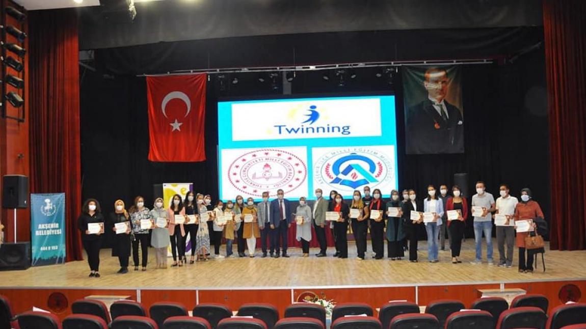 Okulumuzda  Yürütülen  eTwinning Projelerine Bir Ödül Daha...